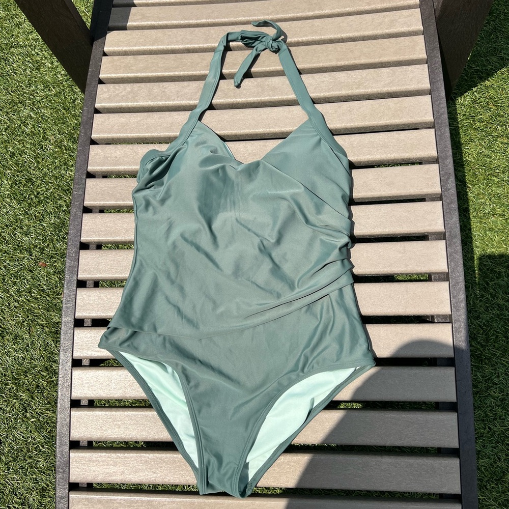 Elegant Jade Green One-Piece Swimsuit - Picture 2 of 4